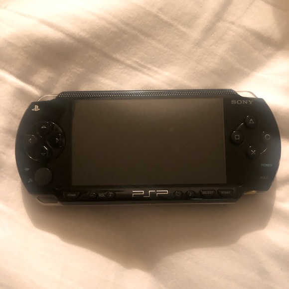 PSP 1001 RARE Vintage Black Model in perfect condition 100% working.